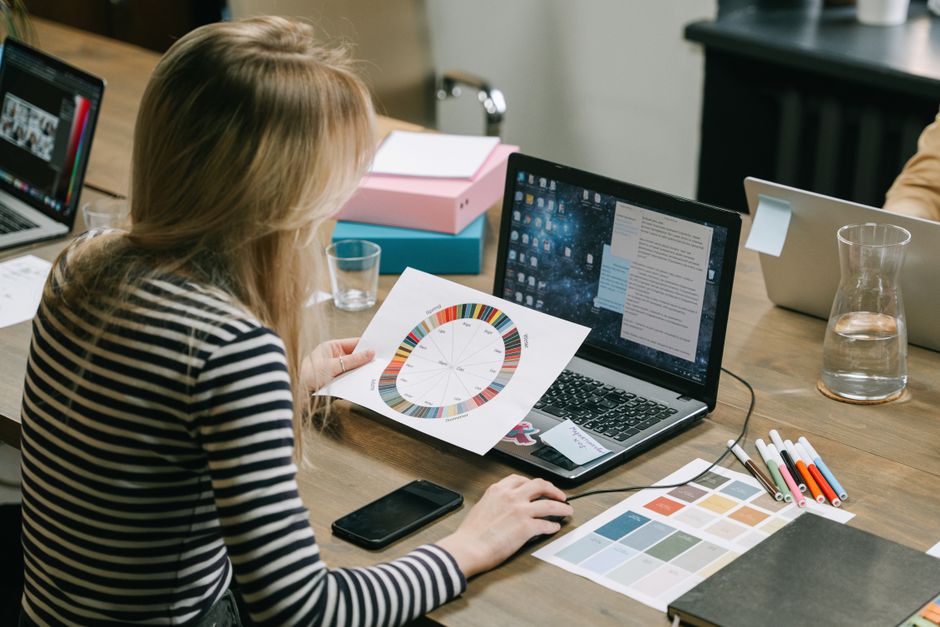 Praxisübungen mit Office-Tools und digitalen Anwendungen